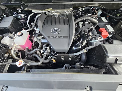 Used 2023 Toyota Highlander XLE AWD/4WD image 27