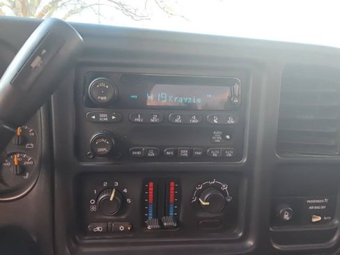 Used 2004 Chevrolet Silverado 1500 W/T w/ Snow Plow Prep Package AWD/4WD image 18
