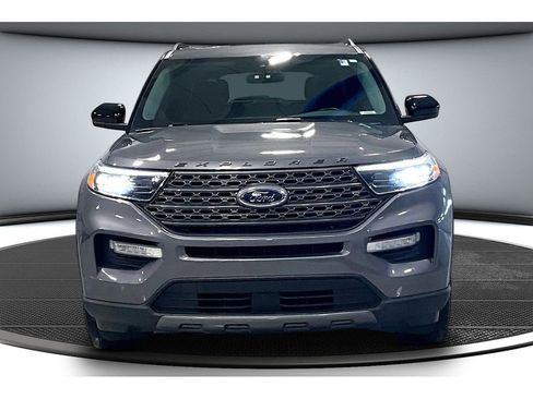 Used 2023 Ford Explorer XLT w/ Equipment Group 202A image 4