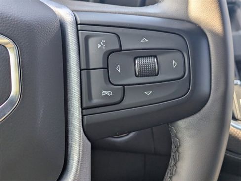 Used 2023 GMC Yukon SLT w/ SLT Luxury Package image 32