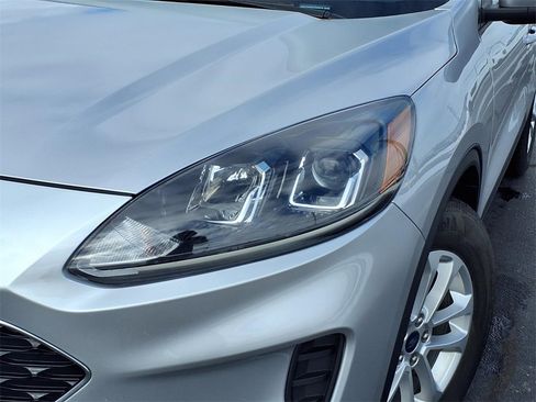 Used 2020 Ford Escape SE image 30