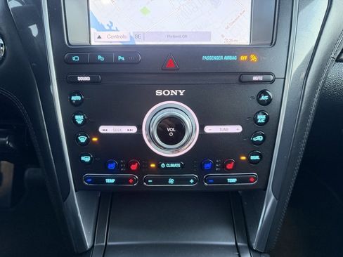 Used 2019 Ford Explorer Platinum image 26