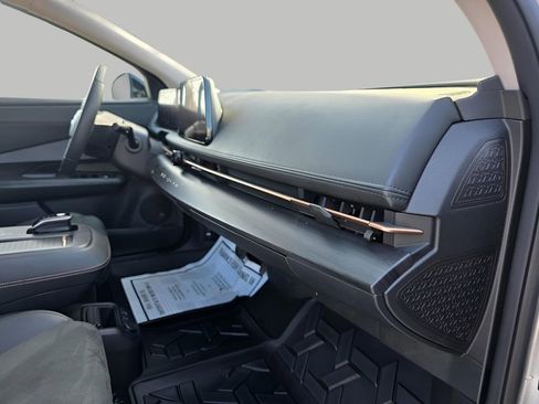 Used 2023 Nissan Ariya AWD image 12