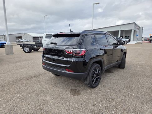New 2026 Jeep Compass Latitude image 7