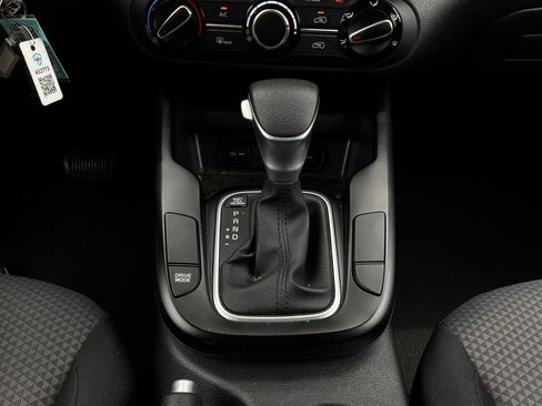 Used 2025 Kia Soul LX w/ LX Technology Package FWD image 21