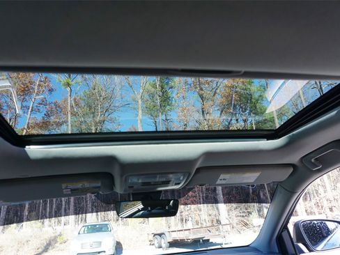 Used 2019 Toyota Highlander SE image 17