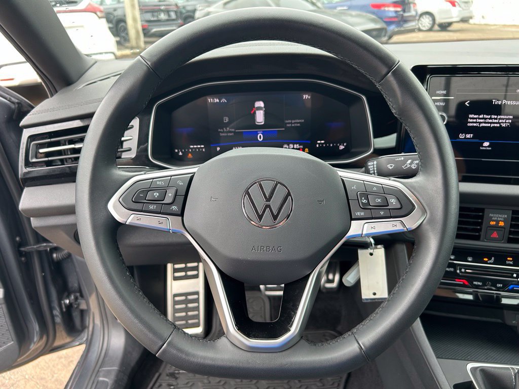 Used 2026 Volkswagen Jetta SE FWD image 19