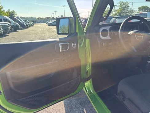 Used 2025 Jeep Wrangler Unlimited Sport AWD/4WD image 13