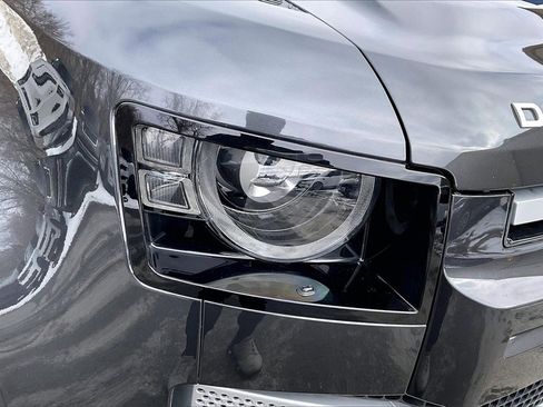 Used 2025 Land Rover Defender 110 S image 32