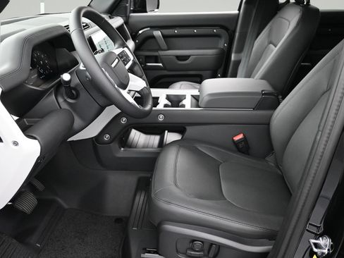 Used 2025 Land Rover Defender 110 X-Dynamic SE AWD/4WD image 5
