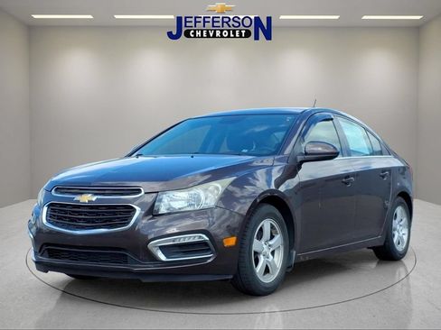 Used 2015 Chevrolet Cruze LT w/ Technology Package FWD image 1