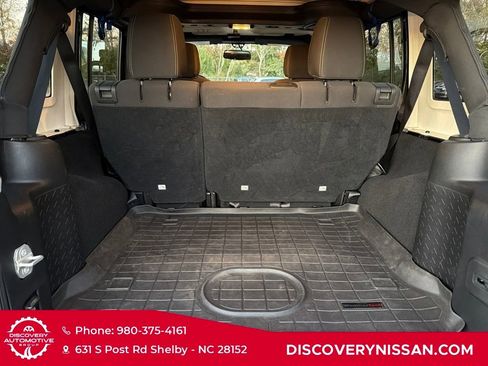 Used 2016 Jeep Wrangler Unlimited Sahara image 29