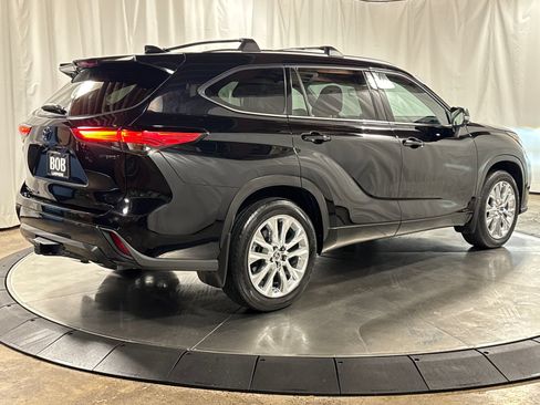 Used 2023 Toyota Highlander Limited AWD/4WD image 10