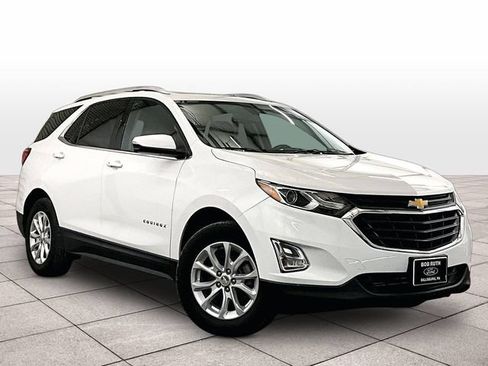 Used 2019 Chevrolet Equinox LT w/ Sun & Navigation Package AWD/4WD image 2