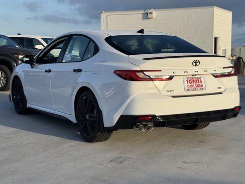 New 2026 Toyota Camry Hybrid FWD image 12