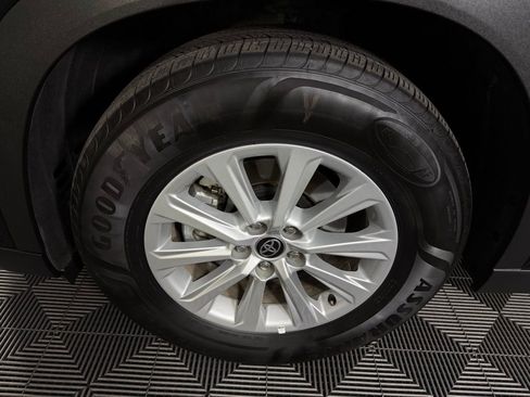 Used 2025 Toyota Grand Highlander AWD image 11