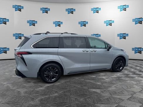 Used 2024 Toyota Sienna XSE w/ XSE Plus Package AWD/4WD image 5