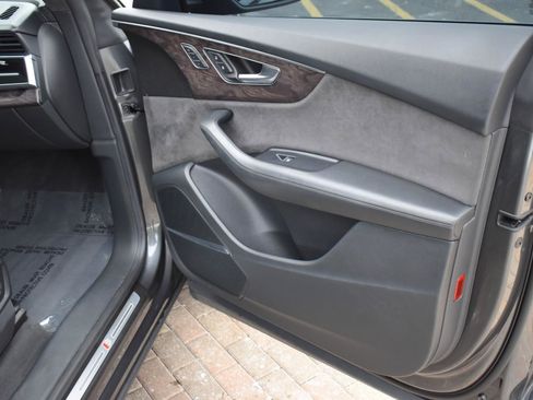 Used 2019 Audi Q8 Prestige w/ Luxury Package image 48