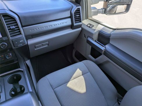 Used 2019 Ford F250 XLT w/ XLT Premium Package image 19