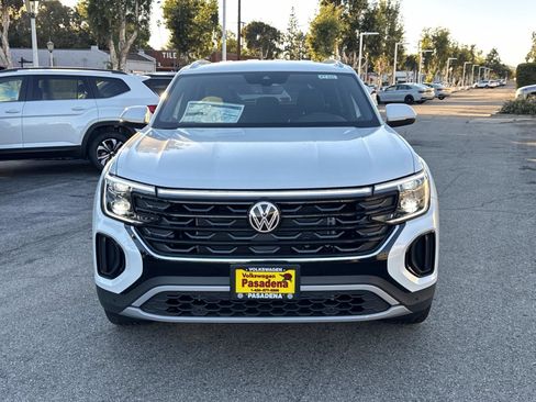 New 2026 Volkswagen Atlas Cross Sport SE image 2