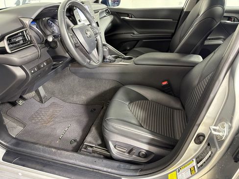Used 2023 Toyota Camry SE image 9