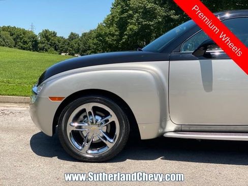 Used 2006 Chevrolet SSR w/ Preferred Equipment Group RWD image 18