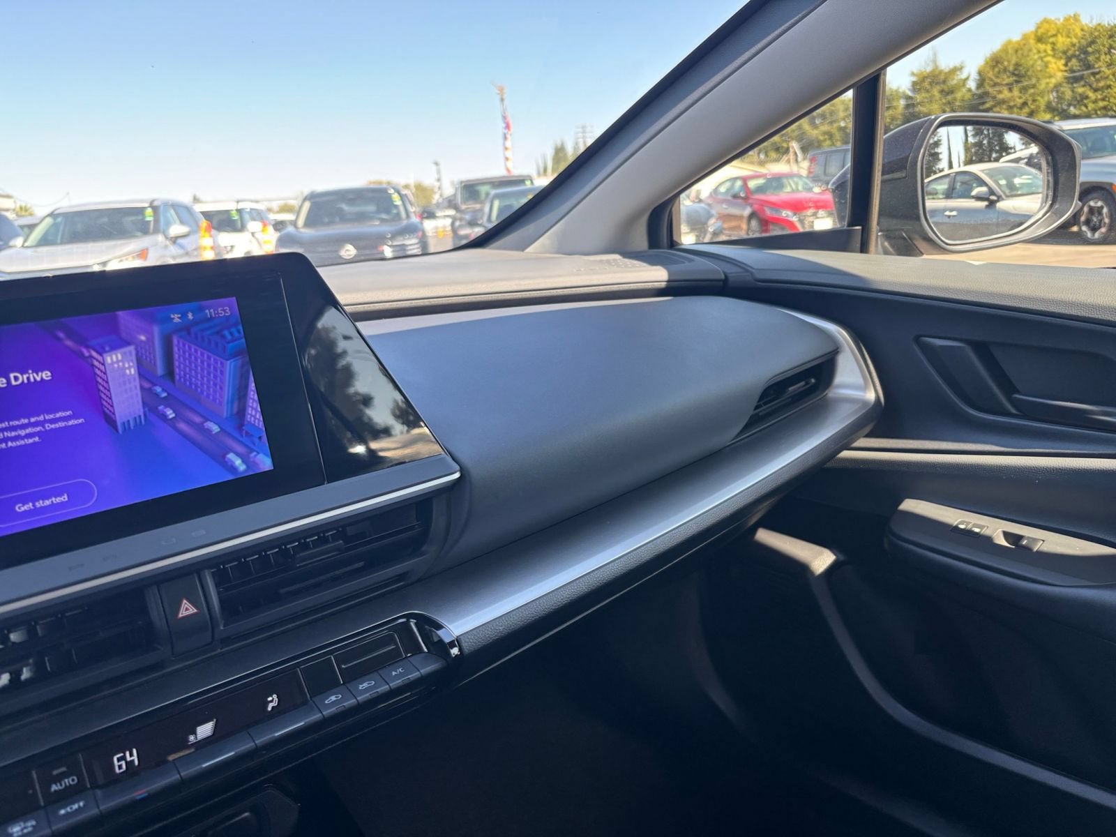 Used 2025 Toyota Prius LE FWD image 33