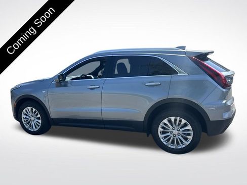 Used 2024 Cadillac XT4 Luxury w/ Cold Weather Package FWD image 8
