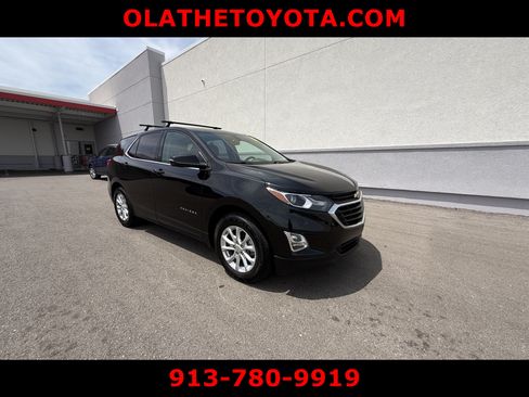 Used 2018 Chevrolet Equinox LT FWD image 2