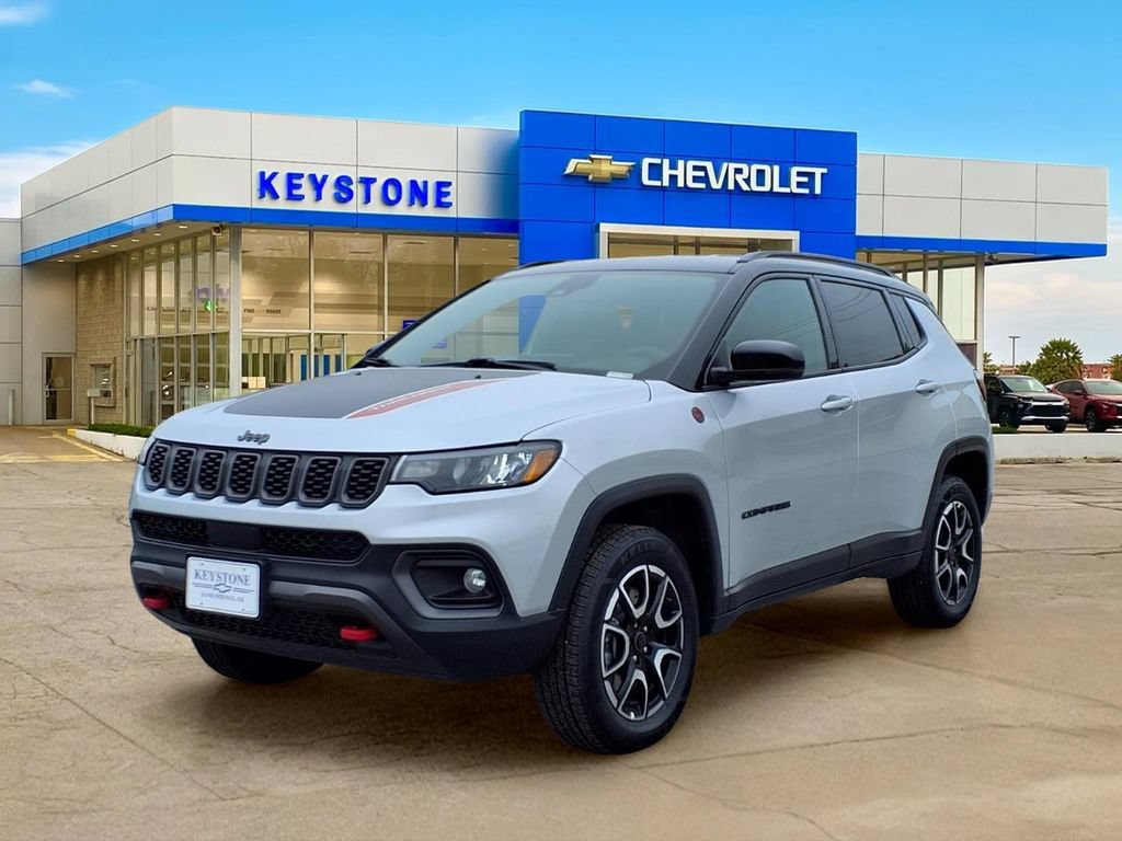 Used 2025 Jeep Compass Trailhawk AWD/4WD image 3