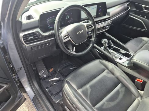 Used 2025 Kia Telluride S FWD image 11