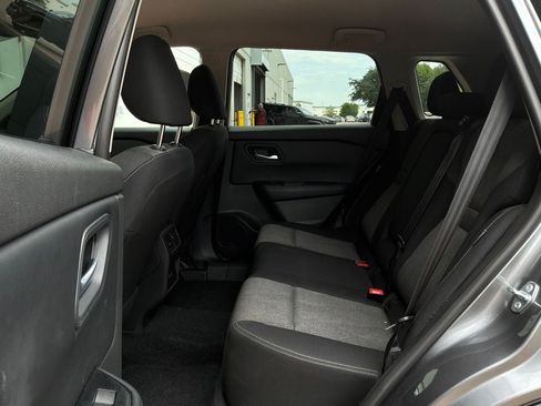 Used 2025 Nissan Rogue SV FWD image 12