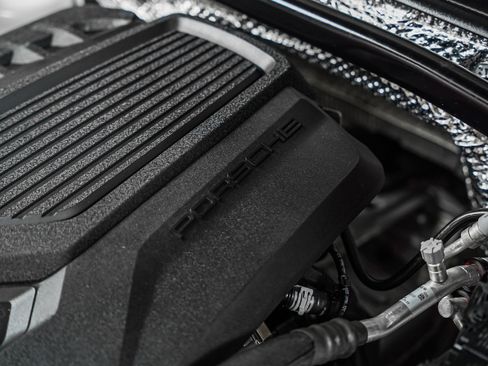 Certified 2024 Porsche Macan AWD/4WD image 12