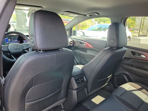 Used 2024 Chevrolet Equinox EV RS FWD image 19