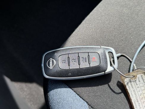Used 2025 Nissan Versa SV FWD image 17
