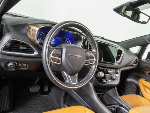 Used 2021 Chrysler Pacifica Pinnacle FWD image 18