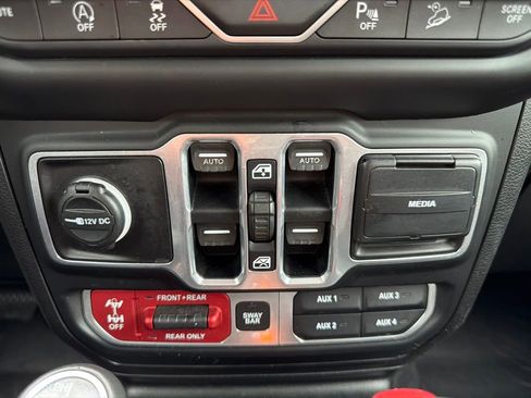 Used 2018 Jeep Wrangler Unlimited Rubicon AWD/4WD image 25