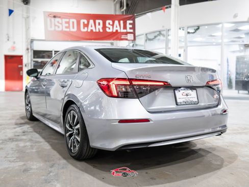Used 2023 Honda Civic EX image 5