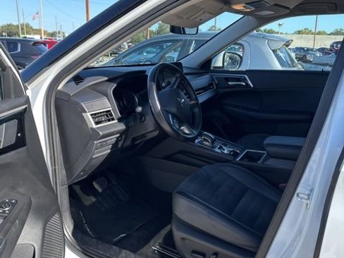 Used 2024 Mitsubishi Outlander SE image 44