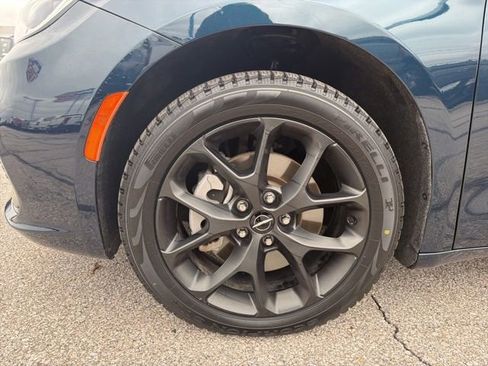 Used 2023 Chrysler Pacifica Limited w/ Uconnect Theater Family Group AWD/4WD image 17