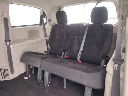 Used 2019 Dodge Grand Caravan SE w/ UConnect Hands-Free Group image 26