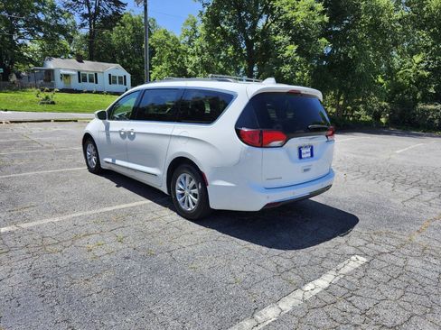 Used 2017 Chrysler Pacifica Touring-L FWD image 20
