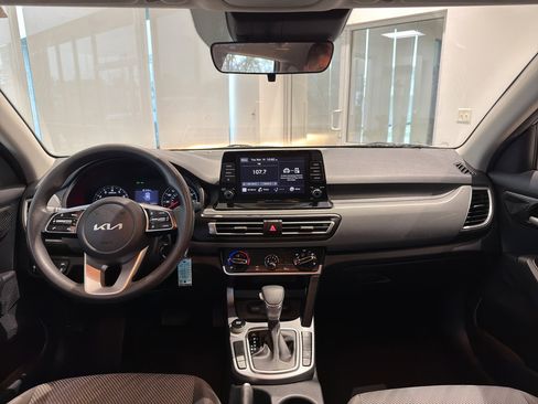 Used 2022 Kia Seltos LX image 14