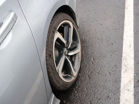 Used 2018 Honda Accord Sport image 12