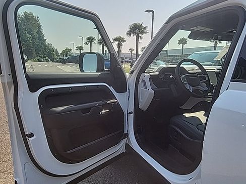 New 2026 Land Rover Defender 110 X-Dynamic SE AWD/4WD image 10