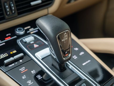 Certified 2023 Porsche Cayenne AWD/4WD image 34