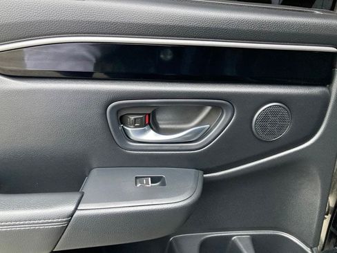 Used 2025 Honda Pilot EX-L image 12