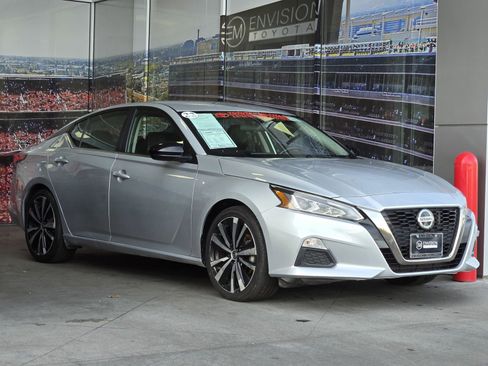 Used 2022 Nissan Altima 2.5 SR image 1