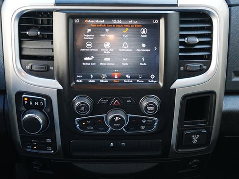 Used 2019 RAM 1500 Classic SLT w/ Luxury Group image 14