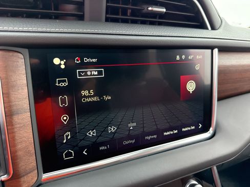 Used 2024 GMC Yukon XL Denali Ultimate image 12